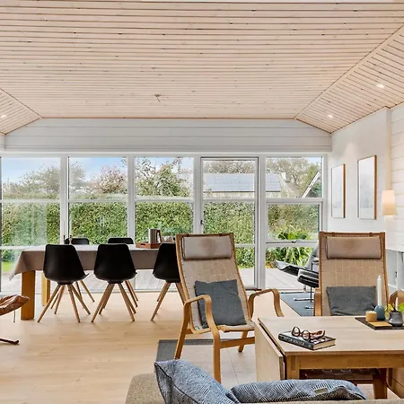 Awesome In With Sauna בית נופש *